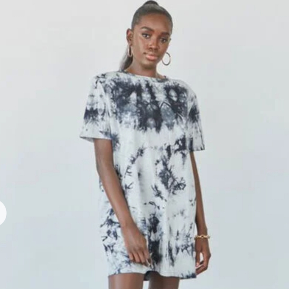 Forever 21 Tie-Dye Shoulder Pad T-Shirt Dress